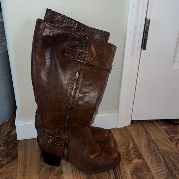 White Mountain Boots - Picture 2 of 5